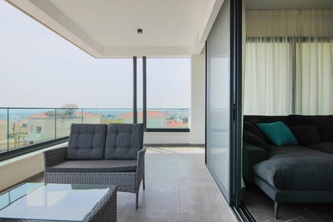 Property building, Balcony/Terrace, Living room, Seating area, Sea view, Breakfast