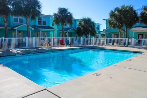 TC703 Newly Decorated Townhome, Shared Pool, In Town, Close to Beach House in Port Aransas