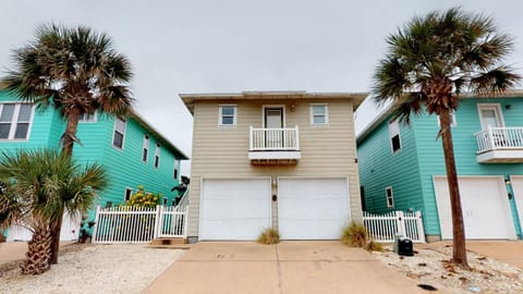 VW11 5 Bedroom Port A Vacation Rental With Game Room Community Pool 2 Cars House in Port Aransas