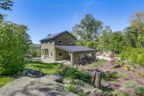 The Glabin Garrison Gem with Deck and Fire Pit! House in Philipstown