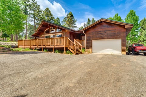 Stylish, Serene Angel Fire Cabin with Hot Tub! House in Angel Fire