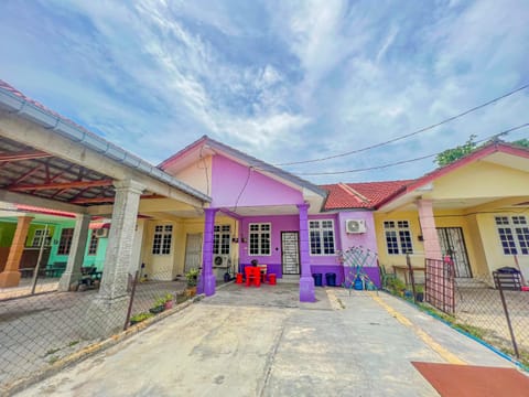 Nail Homestay Kuala Besut Haus in Besut
