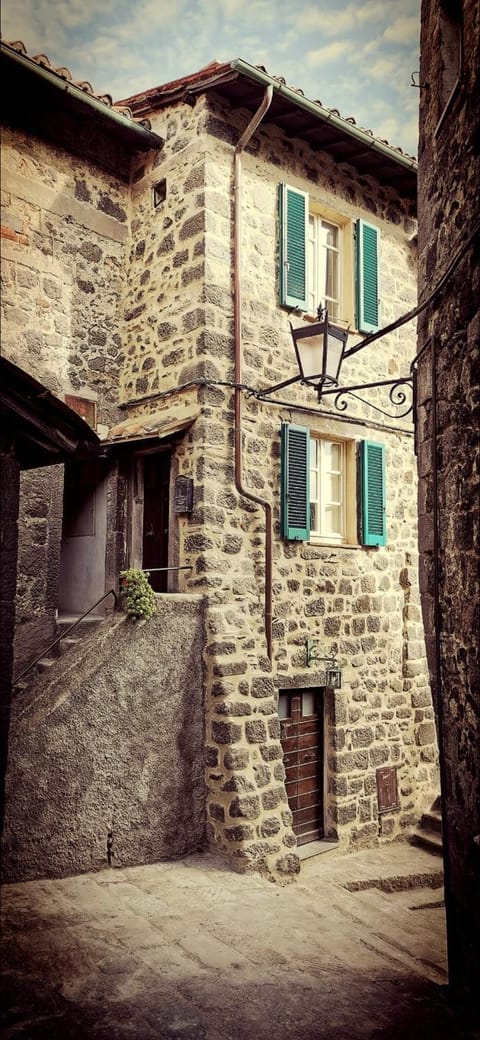 Property building, Facade/entrance, Landmark view, Quiet street view