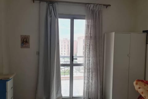 Single bedroom in a shared apartment Girls only hosting family Eigentumswohnung in New Cairo City
