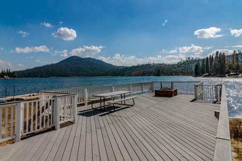 Brickers Lakefront House in Bass Lake