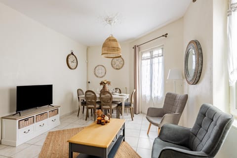 Living room, Dining area