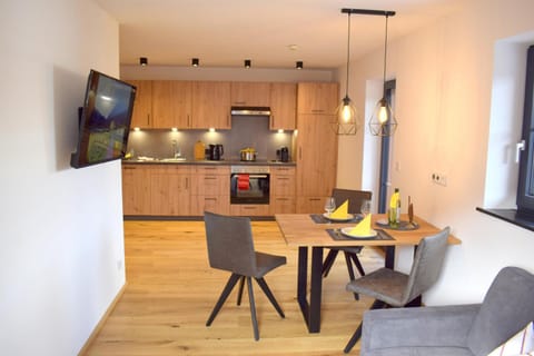 TV and multimedia, Kitchen or kitchenette, Seating area, Dining area