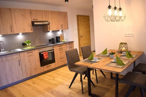 Coffee/tea facilities, View (from property/room), Kitchen or kitchenette, Dining area