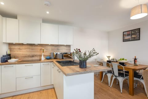 Dining area, kitchen