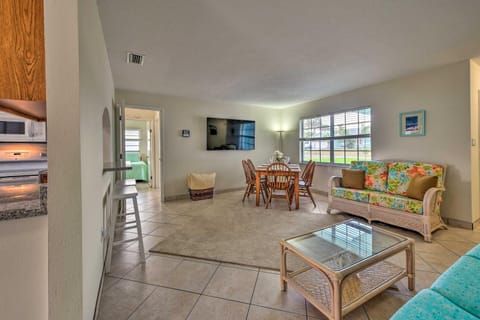 The Flamingo House Apollo Beach Gem with Pool Casa in Apollo Beach