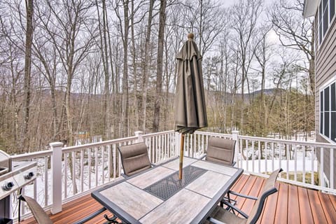 Charming Home with Grill - 2 Mi to Cranmore Mtn House in North Conway