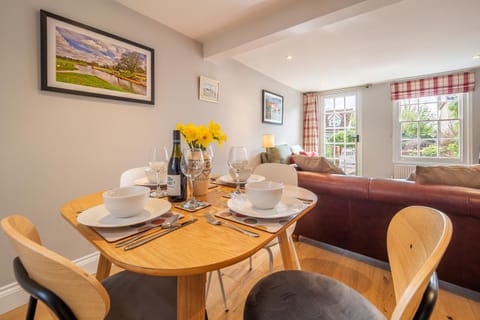 Adorable cottage with a log burner in heavenly village - Constable Lodge Casa in Nayland