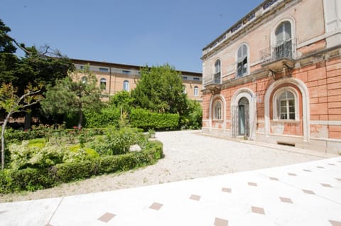 Balcony/Terrace, Garden view