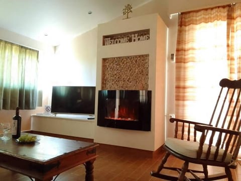 TV and multimedia, Living room, Seating area, flat iron