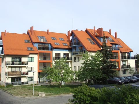 Property building, Facade/entrance, Street view, Area and facilities