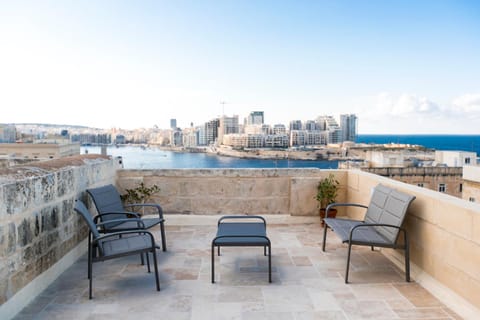 Balcony/Terrace, City view, Sea view