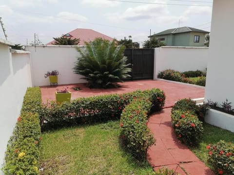 Lovely 3-bedroom house with beautiful compound Condo in Kumasi