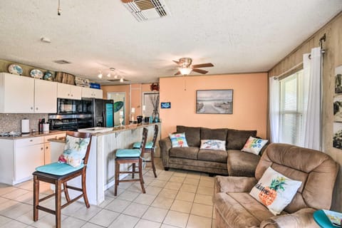 Charming Galveston Escape with Patio and Grill! House in Sea Isle