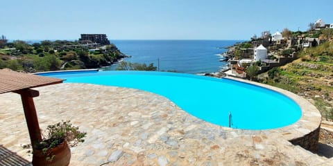 Villa Jopeli with a large swimming pool and sea view in Koundouros House in Kea-Kythnos