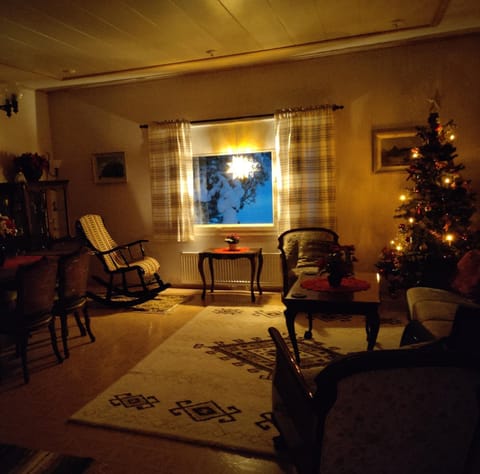 Seating area, Dining area