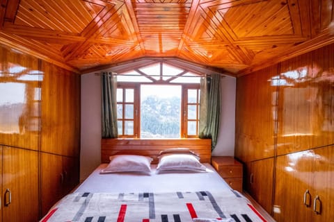 NaviTalya- Cozy 3bhk w Wifi overlooking the mountains by Roamhome Condo in Shimla