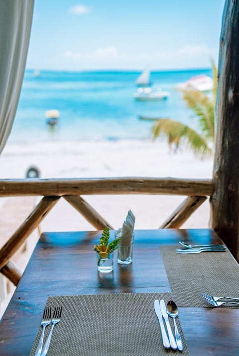 Restaurant/places to eat, Beach