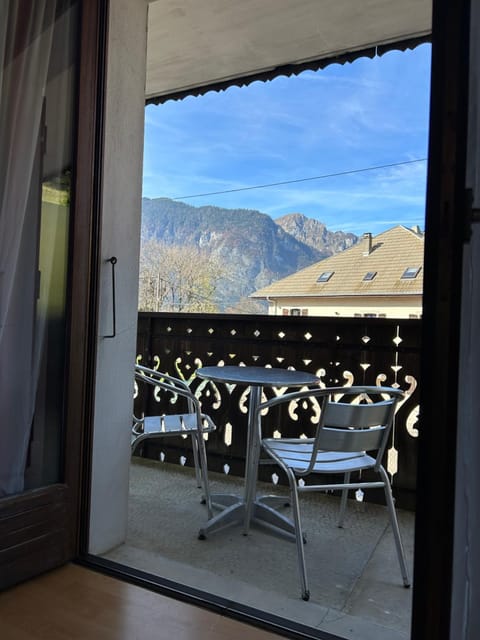 Natural landscape, Balcony/Terrace, Seating area, Mountain view