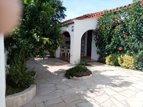 Nice and relax Mediterranean villa with free wifi Haus in Miami Platja