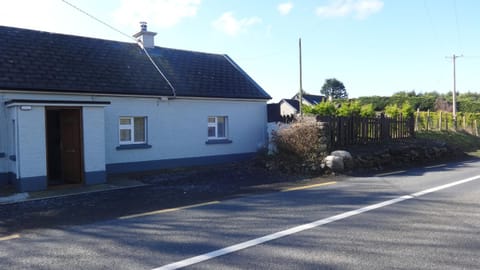 Property building, Facade/entrance, Parking