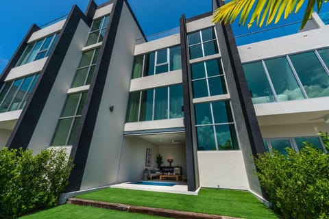 Cayman Luxury Rentals at One Canal Point Villa in Grand Cayman