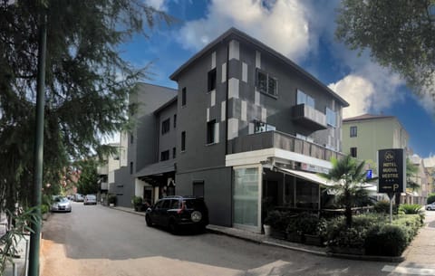 Property building, Restaurant/places to eat, Property logo or sign, Neighbourhood, Lobby or reception, Logo/Certificate/Sign, On site, Area and facilities, Location