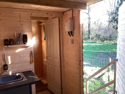 Vigo Retreat cabin 1 Bed and Breakfast in Tonbridge and Malling District