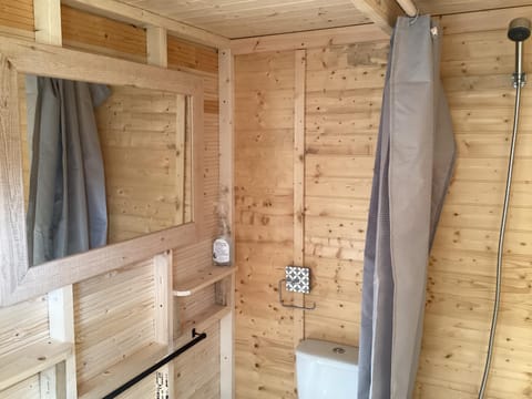 Vigo Retreat cabin 1 Bed and Breakfast in Tonbridge and Malling District