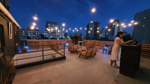 Night, Nightclub / DJ, View (from property/room), Balcony/Terrace, Lounge or bar, Seating area