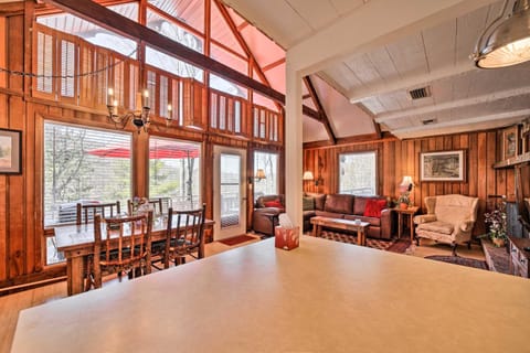 Chalet with Mtn Views and Golf Course Access! House in Sky Valley