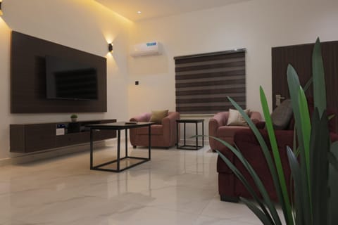 Communal lounge/ TV room, TV and multimedia, Living room, Seating area, Evening entertainment, air conditioner