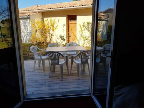 Maison d'une chambre avec vue sur le lac piscine partagee et jardin amenage a Hourtin House in Hourtin