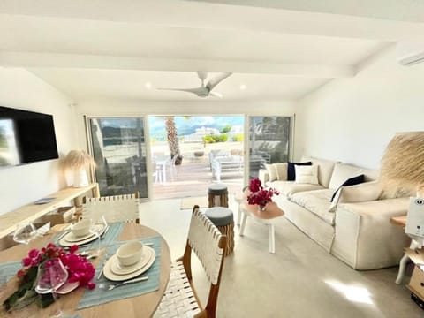 Blue Dream 3 à 5 chambres villa sur la plage Condo in Sint Maarten
