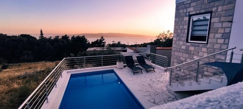 Patio, Natural landscape, View (from property/room), Balcony/Terrace, Pool view, Sea view, Swimming pool, Swimming pool, Sunrise, Sunset, sunbed