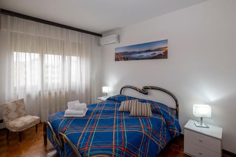 Bedroom, City view, air conditioner