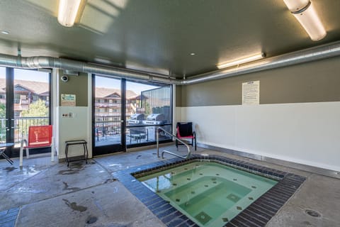 Luxury Lake View Condo, Heated Pool, Hot Tub, and BBQ Copropriété in Chelan (In Town)