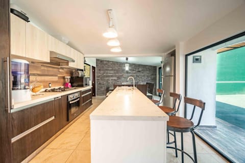 Kitchen or kitchenette, minibar, pet friendly, stove