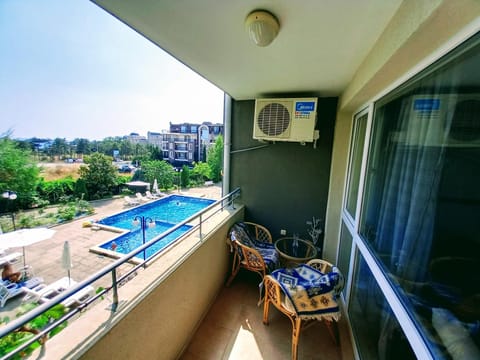 Balcony/Terrace, Pool view, Swimming pool