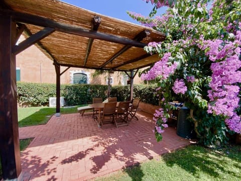 Patio, Spring, Garden, Dining area, Garden view