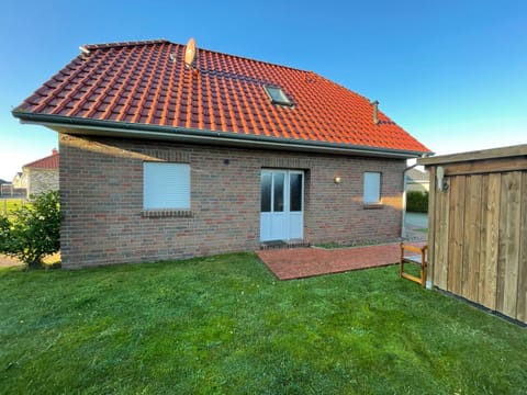 Property building, Facade/entrance, Garden