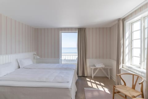 Bed, Bedroom, Sea view