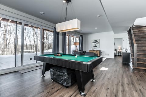 Luxurious Villa Tremblant 4 Bdrs W Hot Tub B5 Chalet in Mont-Tremblant