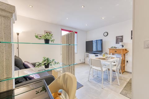 Restaurant/places to eat, Coffee/tea facilities