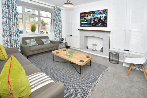London House by YourStays Casa in Newcastle-under-Lyme