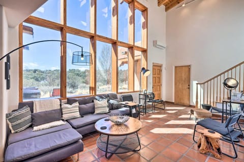 Casa al Reves Pueblo-Style House with Views! House in Santa Fe